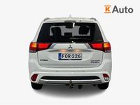 Käytetty Mitsubishi Outlander P-HEV Instyle 121 HP (88 kW) 2016 Valkoinen Farmari