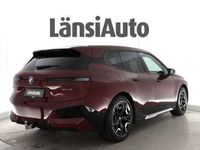 käytetty BMW iX xDrive40 Signature / Huippuvarusteet! / Vetokoukku / Sports Package / Harman/Kardon /