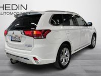 Käytetty Mitsubishi Outlander P-HEV Invite+ 135 HP (99 kW) 2019 Valkoinen Katumaasturi