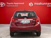 Käytetty Toyota Yaris Hybrid Active 73 HP (53 kW) 2017 Punainen Viistoperä