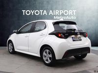 Käytetty Toyota Yaris Hybrid Active 116 HP (85 kW) 2023 Valkoinen Viistoperä