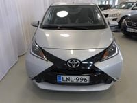 Käytetty Toyota Aygo X-play 69 HP (50 kW) 2016 Hopea Viistoperä