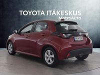Käytetty Toyota Yaris Hybrid Active 116 HP (85 kW) 2021 Punainen Viistoperä