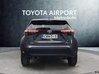 Käytetty Toyota Yaris Cross Active 116 HP (85 kW) 2023 Harmaa Katumaasturi