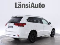 käytetty Mitsubishi Outlander P-HEV Instyle 4WD / Navi / Sähköpenkki / Nahka-alcantara / Keyless / Peruutuskamera / Cruise