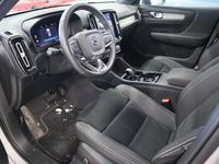 Käytetty Volvo XC40 Plus 163 HP (119 kW) 2025 Hopea Katumaasturi