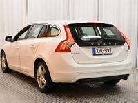 käytetty Volvo V60 T2 Momentum aut ** Vakkari / Navi / Xenon / Puolinahat / Tutkat / Lohkolämmitin **