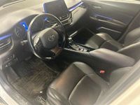 käytetty Toyota C-HR 1,8 Hybrid Style - Adaptiivinen vakionopeudensäädin, Peruutuskamera, Tutkat eteen ja taakse, Bluetooth, ISOFIX-kiinnikkeet