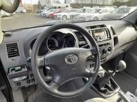 käytetty Toyota HiLux Extra Cab 2,5 D-4D 4WD 144 SR - Webasto kaukosäädöllä, vetokoukku, ilmastointi