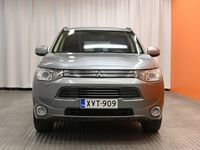 käytetty Mitsubishi Outlander P-HEV Instyle Navi 4WD 5P ** Juuri tullut! / P. kamera / Navi / Vetokoukku **