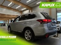 Käytetty Mitsubishi Outlander Instyle 150 HP (110 kW) 2016 Hopea Katumaasturi