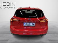 Käytetty Ford Focus Titanium 126 HP (92 kW) 2024 Punainen Farmari