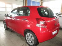 Käytetty Toyota Yaris 101 HP (74 kW) 2010 Punainen Viistoperä