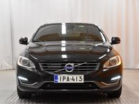 käytetty Volvo V60 D4 AWD Ocean Race aut ** Webasto / Adapt Cruise / Digimittaristo / VOC / H&K / Sensus Navi / P-tutkat / Kattoluukku / Sporttinahat / Vetokoukku **