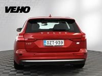 Käytetty Volvo V60 Plus 350 HP (257 kW) 2022 Punainen Farmari
