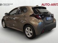 Käytetty Toyota Yaris Active 114 HP (83 kW) 2023 Ruskea (beige) Viistoperä