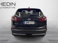 Käytetty Nissan Qashqai Acenta 158 HP (116 kW) 2021 Musta Katumaasturi