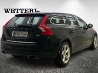 Käytetty Volvo V60 Summum 215 HP (158 kW) 2015 Musta Farmari