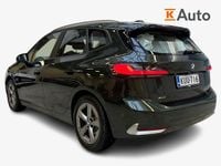 Käytetty BMW 225 Active Tourer Comfort Edition 245 HP (180 kW) 2023 Met. vihreä Tila-auto
