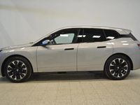 Uusi BMW iX Comfort Edition 400 kW (544 HP) 2026 Space silver metalli Katumaasturi