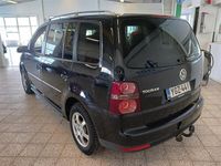 Käytetty VW Touran Highline 140 HP (102 kW) 2008 Musta Tila-auto