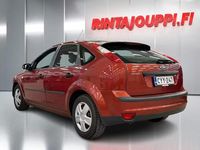 Käytetty Ford Focus Trend 101 HP (74 kW) 2006 Punainen Viistoperä