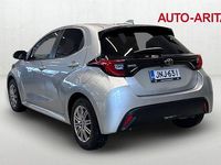 Käytetty Toyota Yaris Edition 114 HP (83 kW) 2024 Hopea Viistoperä