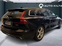 Käytetty Volvo V60 Inscription 317 HP (233 kW) 2019 Musta Farmari