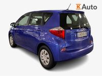 Käytetty Toyota Verso-S Multidrive S 99 HP (72 kW) 2013 Sininen Tila-auto