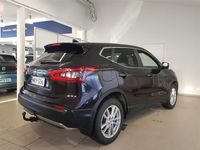 Käytetty Nissan Qashqai N-Connecta 131 HP (96 kW) 2018 Musta Katumaasturi