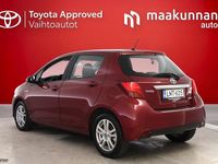 Käytetty Toyota Yaris Hybrid Active 73 HP (53 kW) 2017 Punainen Viistoperä