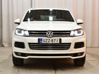 käytetty VW Touareg 3.0 V6 4-Motion 245hv R-Line **Juuri Tullut / HUIPPUVARUSTEET / Webasto / ACC / Panorama / Ilma-alusta**