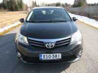 käytetty Toyota Avensis Helmiäisväri Kello