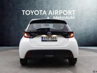 Käytetty Toyota Yaris Hybrid Active 116 HP (85 kW) 2023 Valkoinen Viistoperä