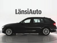 käytetty BMW 320 320 F31 Touring d A xDrive Business Exclusive / SUOMI-auto / 1-omistaja / Webasto / Sporttinahat / Navi Pro / Tutkat / Sähköluukku / Yms. / Käsiraha alk. 0€ / **** LänsiAuto Safe -sopimus esim. alle 25