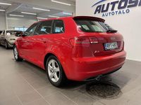 Käytetty Audi A3 Sportback Attraction 105 HP (77 kW) 2012 Punainen Viistoperä