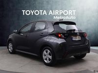 Käytetty Toyota Yaris Hybrid Active 116 HP (85 kW) 2024 Harmaa Viistoperä