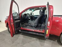 Käytetty Toyota HiLux Active 150 HP (110 kW) 2017 3t6 punainen Nouto
