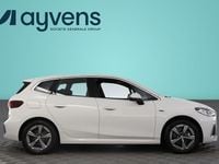 Käytetty BMW 225 Active Tourer M Sport 245 HP (180 kW) 2023 Valkoinen Tila-auto