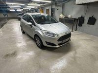 Käytetty Ford Fiesta Titanium 101 HP (74 kW) 2016 Harmaa Viistoperä