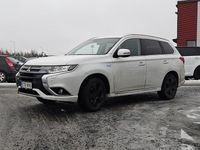 Käytetty Mitsubishi Outlander P-HEV Instyle 224 HP (164 kW) 2016 Valkoinen Katumaasturi