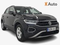 Käytetty VW T-Roc Life 150 HP (110 kW) 2023 Musta Katumaasturi