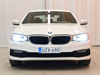 käytetty BMW 520 520 G30 Sedan d A xDrive Business Sport ** Suomi-auto / P.Kamera / Koukku / Black Panel / Sportti nahat / Hifit **