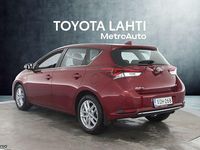 Käytetty Toyota Auris Active 98 HP (72 kW) 2018 Punainen Viistoperä