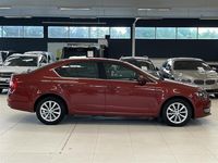 Käytetty Skoda Octavia Elegance 140 HP (102 kW) 2015 Punainen Viistoperä