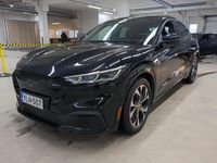 Käytetty Ford Mustang Mach-E 197 kW (269 HP) 2022 Musta Katumaasturi