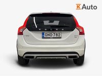 Käytetty Volvo V60 CC Summum 190 HP (139 kW) 2016 Valkoinen Farmari