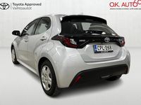 Käytetty Toyota Yaris Hybrid Active 92 HP (67 kW) 2021 Hopea Viistoperä