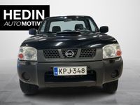 käytetty Nissan King NP300 Pick UpCab 2,5D 4x4 5M/T Comfort // Suomi-auto // Vetokoukku