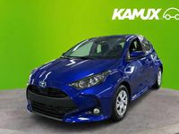 Käytetty Toyota Yaris Hybrid Active 116 HP (85 kW) 2020 Sininen Sedan